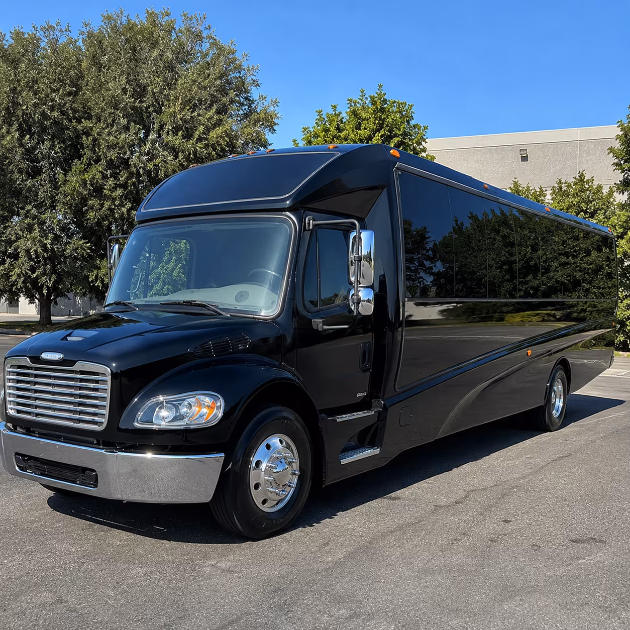 merced 25 passenger minibus